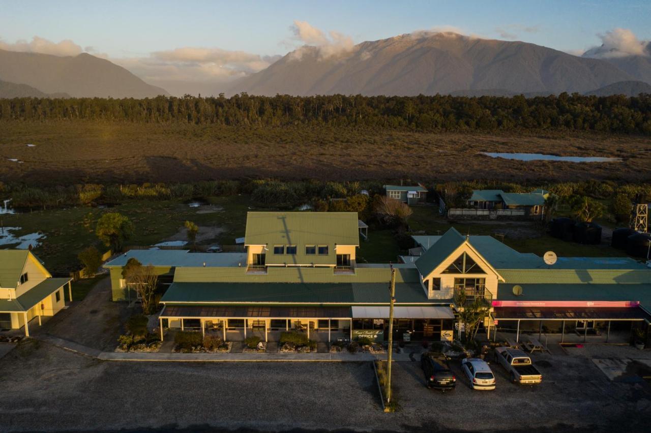 Haast Beach Motel Exteriör bild