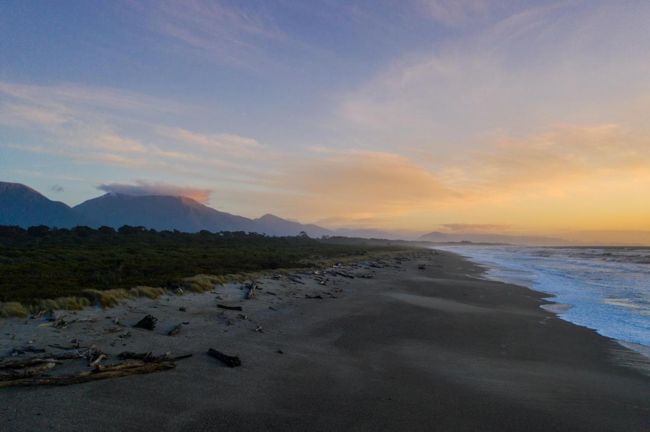 Haast Beach Motel Exteriör bild